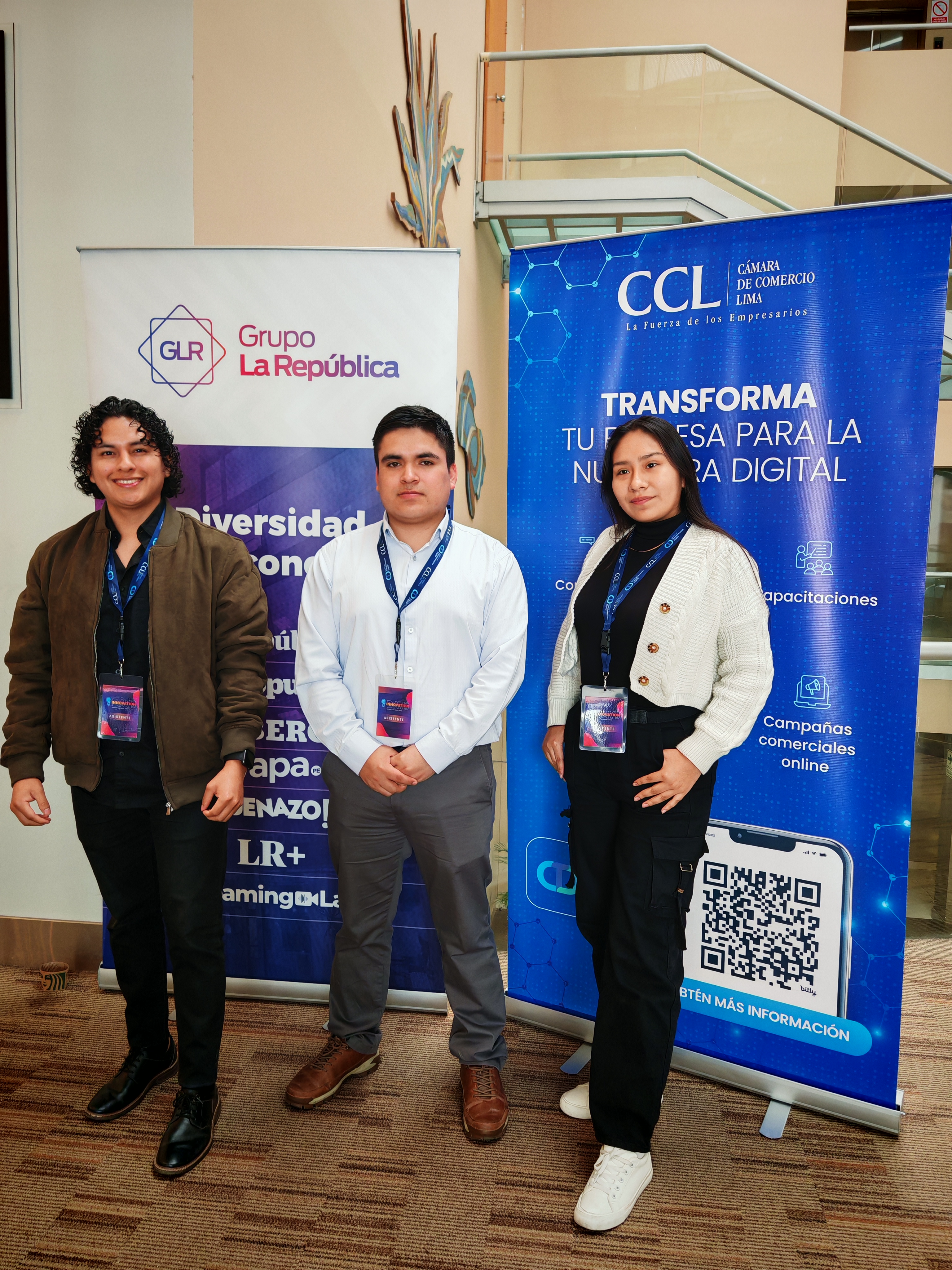 Equipo de EMPRESOFT PERU desarrollando software